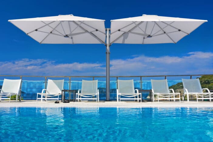 Ultimate Patio Umbrellas Ing Guide Best Tips For 2021 - What Size Patio Umbrella For 48 Inch Round Table